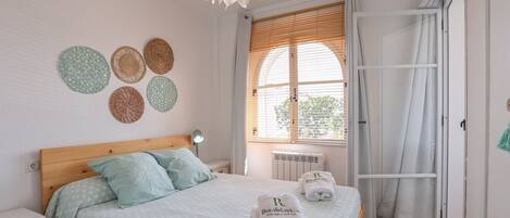 3 bedrooms, iron/ironing board, travel cot, WiFi