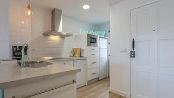 冰箱、微波炉、炉灶、洗碗机