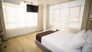 Dobbeltrom, 1 queensize-seng, eget bad