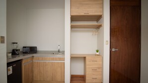 Studiosuite – deluxe, 1 queensize-seng, eget bad | Eget tekjøkken