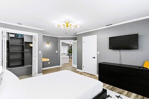 3 habitaciones, escritorio, tabla de planchar con plancha y wifi gratis