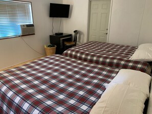 2 bedrooms, desk, free WiFi, bed sheets - Wi-Fi 2 bed/2 bath Peaceful Calpine Retreat! (Calpine)