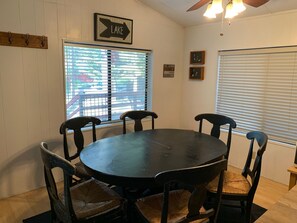 Dining - Wi-Fi 2 bed/2 bath Peaceful Calpine Retreat! (Calpine)