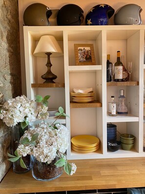 Fridge, microwave, oven, stovetop - Porto Cidade Chalet, 10/15 minutes from the center of Porto, beaches and restaurants. (Perafita)