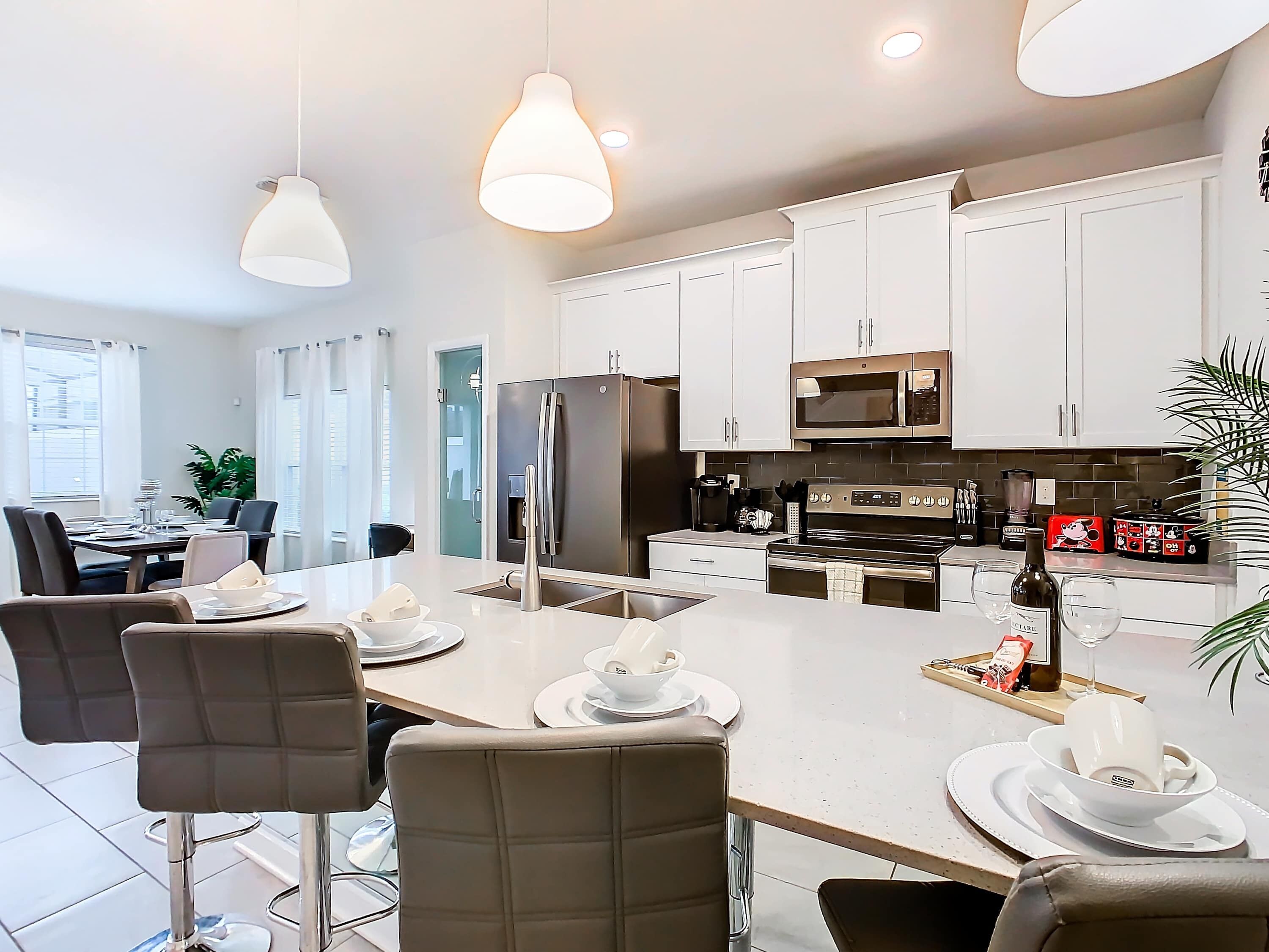 Geladeira, micro-ondas, fogão, cooktop