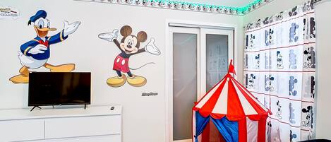 5 bedrooms, iron/ironing board, travel cot, WiFi