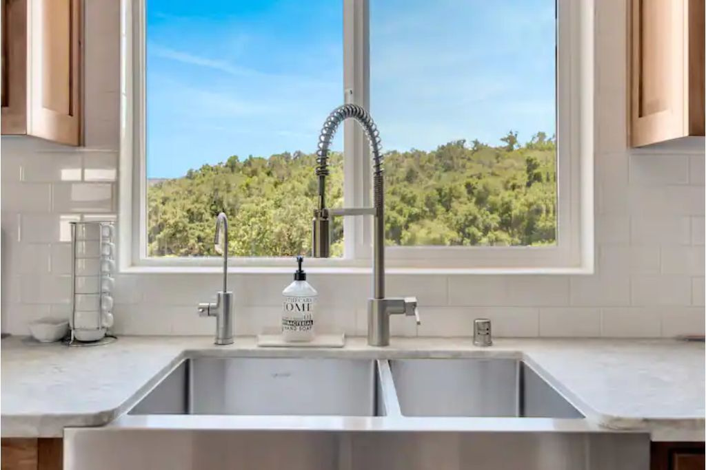 Old Vine House - 360 degree vineyard views!!!