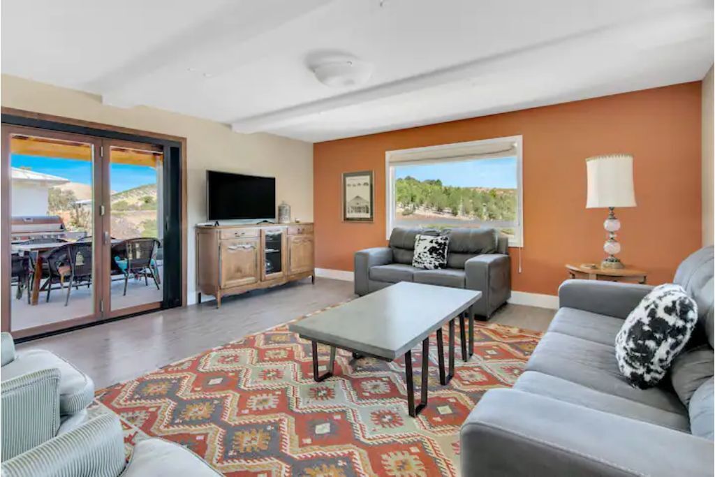 Old Vine House - 360 degree vineyard views!!!