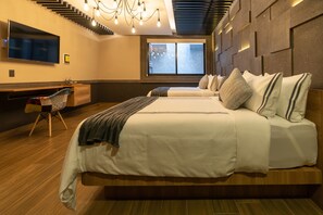 Kamar Double Deluks | Seprai premium, selimut bulu angsa, brankas, dan meja kerja
