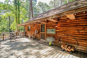 Terrace/patio - Cora's Main Log Cabin (Tyler)