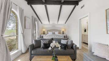 3 多间卧室、办公桌、熨斗/熨衣板、旅行婴儿床