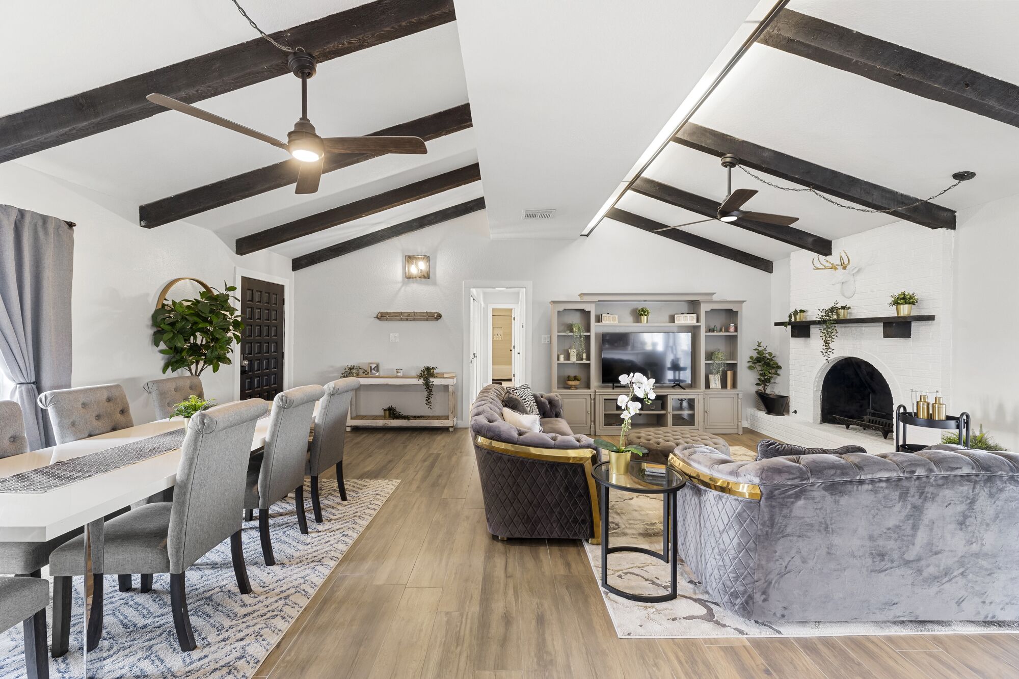 Charming Farmhouse w/Jacuzzi + Firpit & w/Ponies + Alpacas + Goats  + Mini Cows