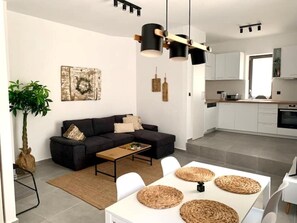 Smart-tv, boeken en een stereo