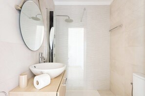 Bañera y toallas