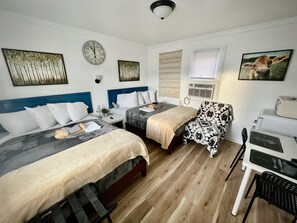 Habitación de diseñador, 2 camas matrimoniales, para no fumadores, refrigerador y microondas | Wifi gratis y ropa de cama 