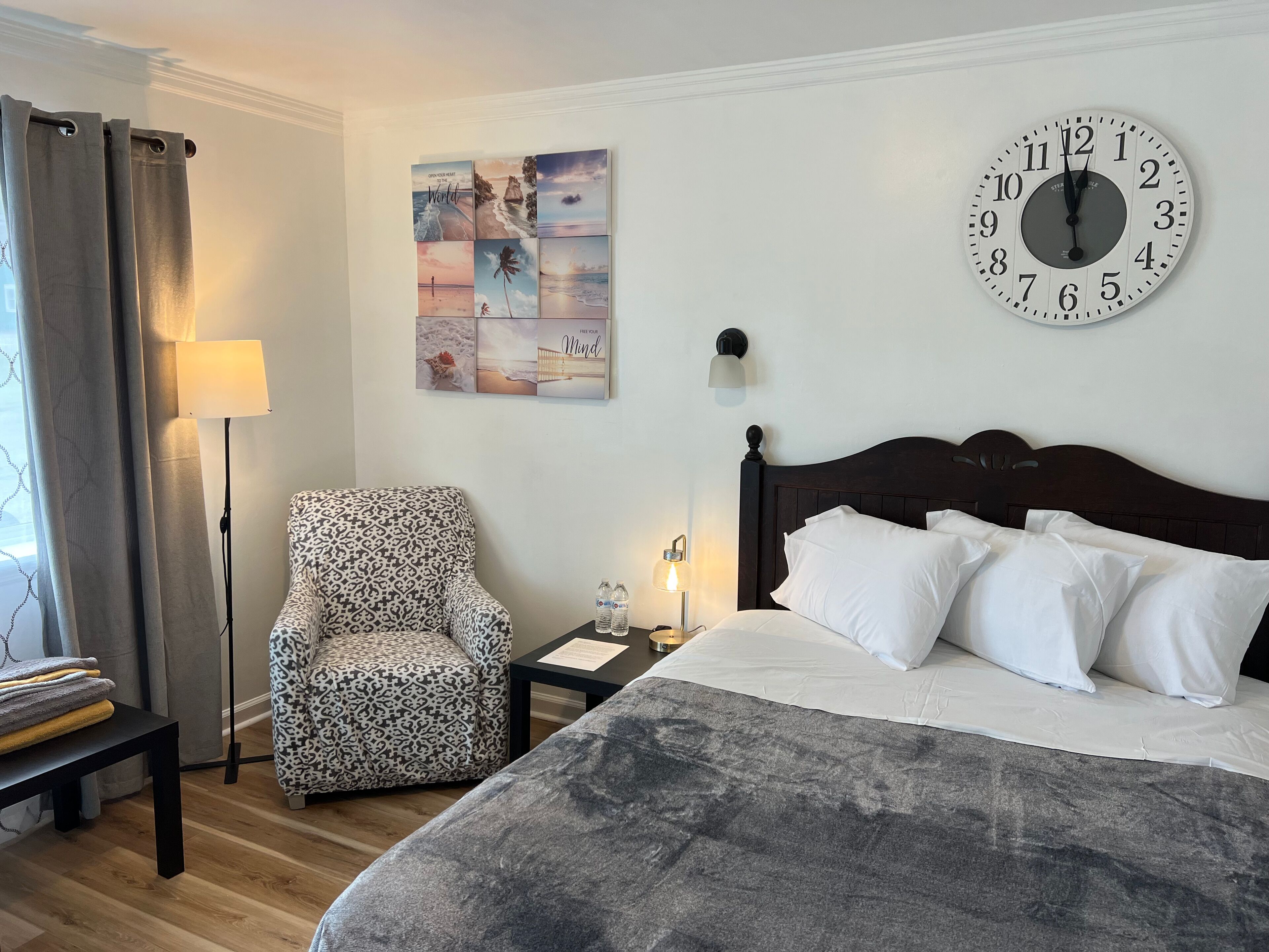 Design-Zimmer, 1 Queen-Bett, Nichtraucher, Kühlschrank und Mikrowelle | Kostenloses WLAN, Bettwäsche