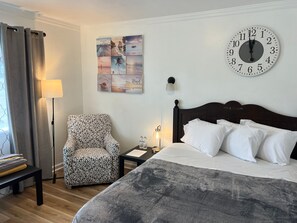 Habitación de diseñador, 1 cama Queen size, para no fumadores, refrigerador y microondas | Wifi gratis y ropa de cama 