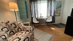 Design Room, 1 Double Bed, Non Smoking, Refrigerator & Microwave - Cobmin Ridge Motel (Branchville)