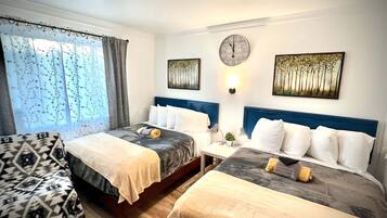 Habitación de diseñador, 2 camas matrimoniales, para no fumadores, refrigerador y microondas | Wifi gratis y ropa de cama