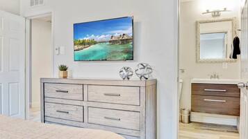 4 soverom, strykejern/-brett, reiseseng for barn og wi-fi (inkludert)