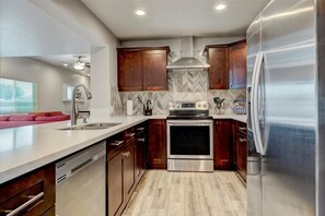 Fridge, microwave, oven, stovetop - Amazing 4-Bdrm W/Backyard Paradise in Scottsdale! (Scottsdale)