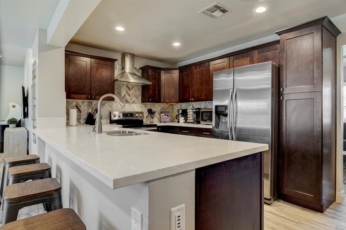 Kjøleskap, mikrobølgeovn, ovn og kokeplater