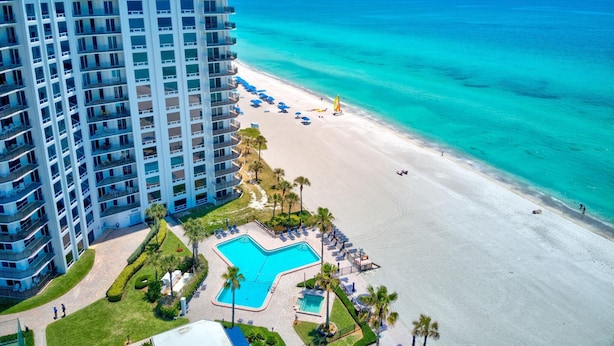 A high-rise hotel with a pool and beach access. - Gorgeous Beachside Condo in superior Longboat Location (Longboat Key)