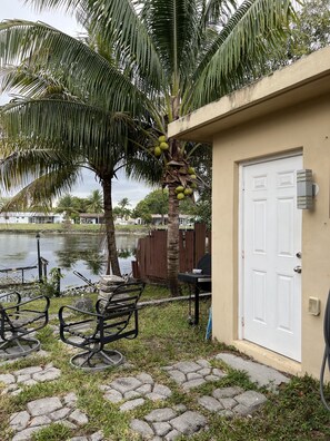 Property grounds - Gorgeous Private entrance with a private room and bathroom (Coconut Creek)
