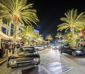 Exterior - Gorgeous Private entrance with a private room and bathroom (Coconut Creek)