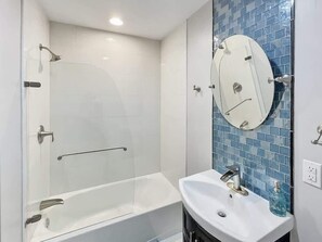 Douche, sèche-cheveux