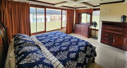 Spacious family home-15mins from San Jose and SJO