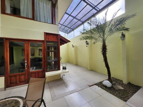Spacious family home-15mins from San Jose and SJO