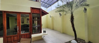 Spacious family home-15mins from San Jose and SJO