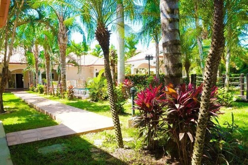 Beach House +25 Fabric with Private Pool and Games