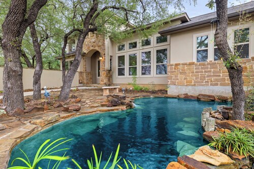 Canyon Lake Retreat w/ Hot Tub, BBQ, Fire Pit & Game Room