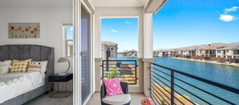 Lakefront Luxury Villa 4 bedroom+loft with Pool