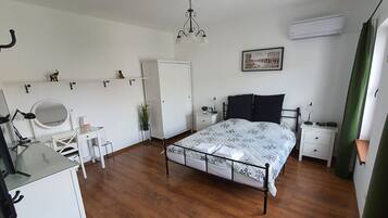 2 Schlafzimmer, Schreibtisch, Bügeleisen/Bügelbrett, kostenloses WLAN