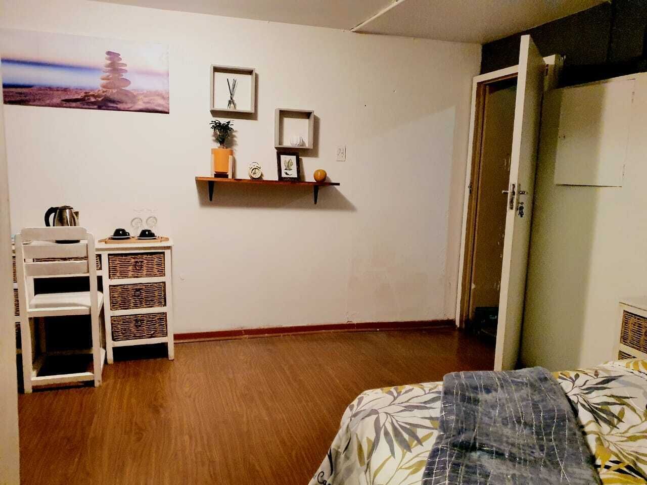 Cosy Luxury En-suite (pool & lappa)