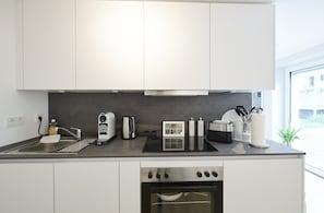 Kühlschrank, Ofen, Herdplatte, Geschirrspüler