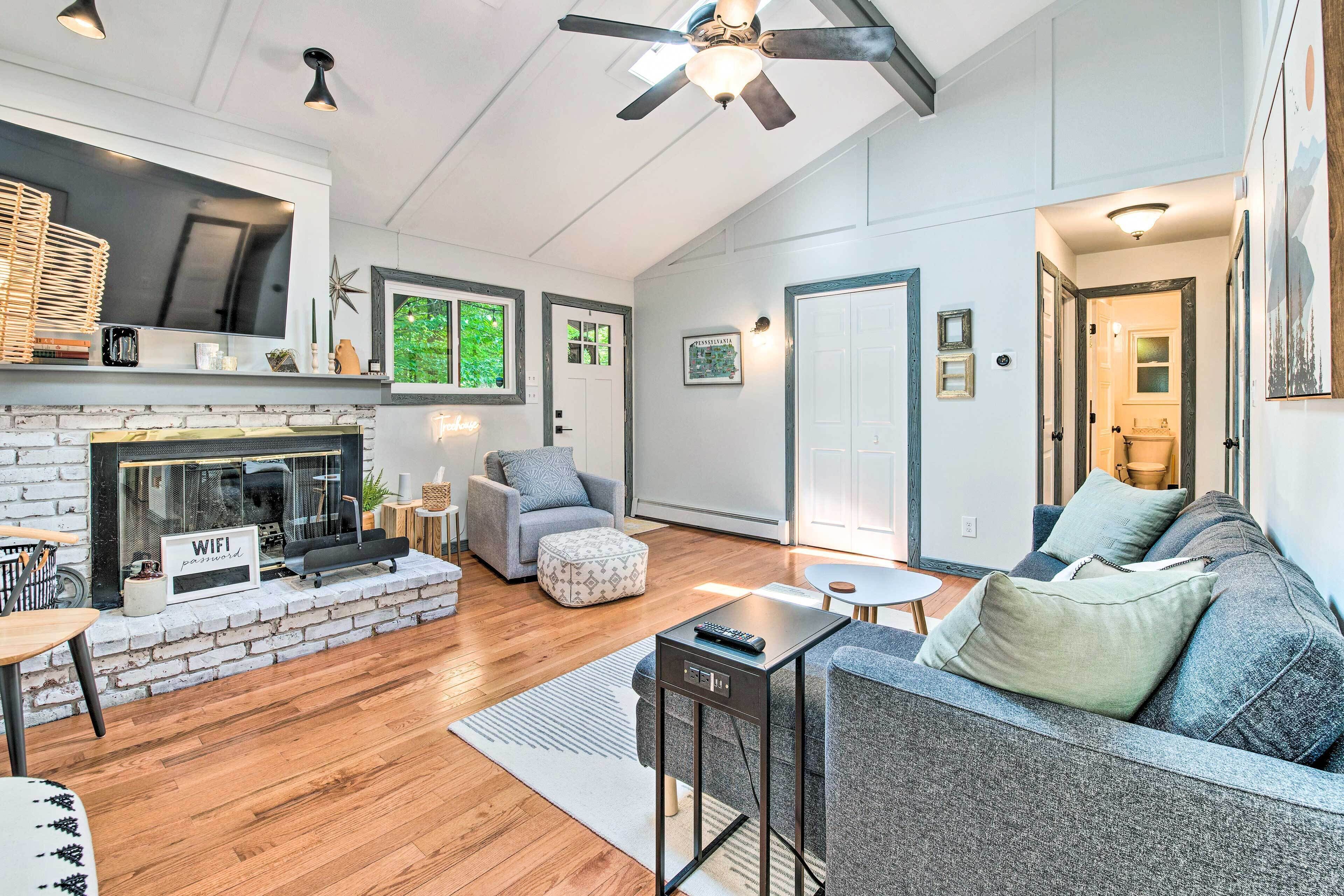 Cozy Lake Ariel Retreat w/ Resort Amenities!