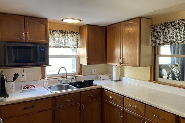 Kylskåp, mikrovågsugn, ugn och spishäll