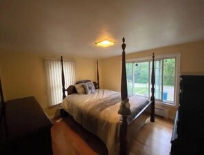 3 habitaciones, escritorio, tabla de planchar con plancha y wifi gratis 