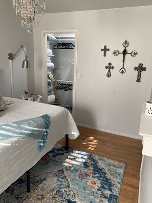 1 bedroom, desk, iron/ironing board, free WiFi