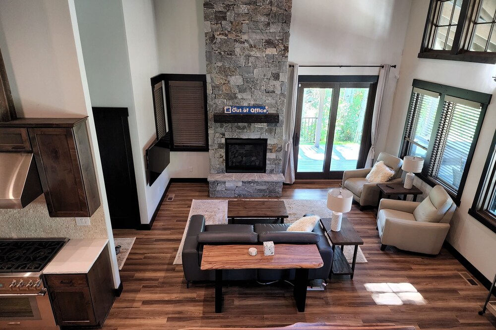 New Dover Bay Vacation home - Big Time!