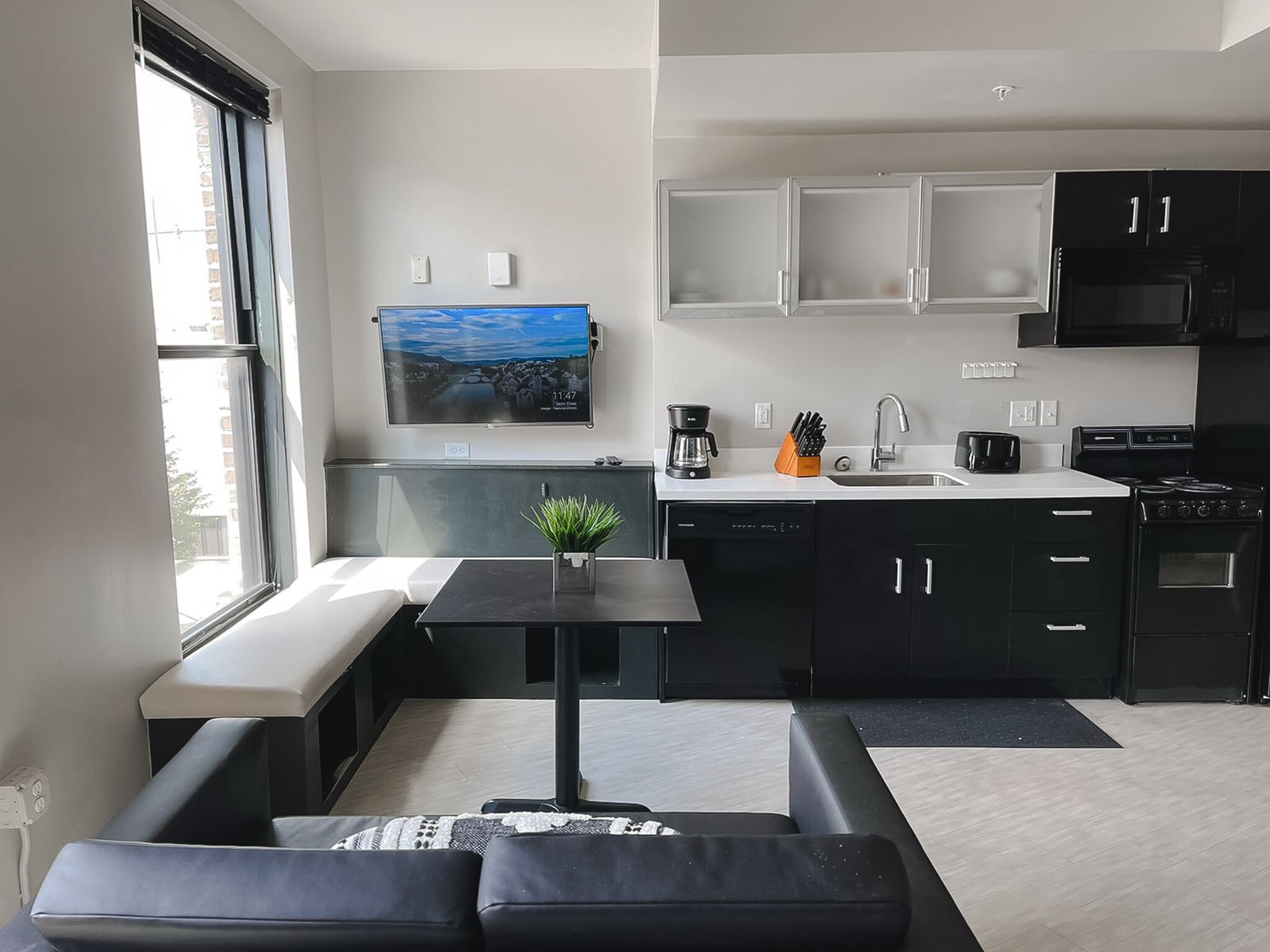 Stunning 1BD/1BA Studio - DTWN Springfield