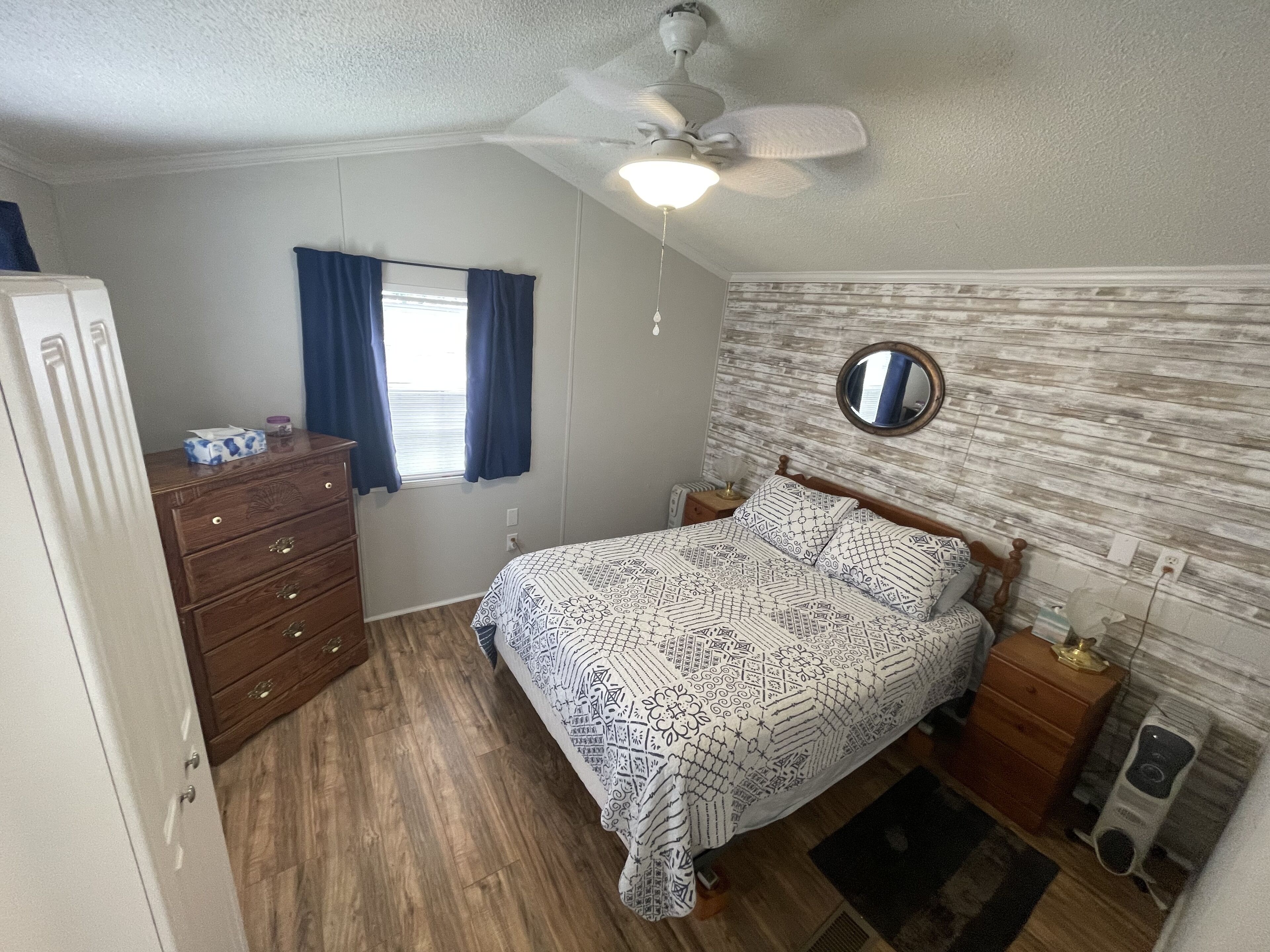 Waterfront 1 bed plus sleeper sofa, FREE Boat dock, Fire Pit, & Trailor Parking