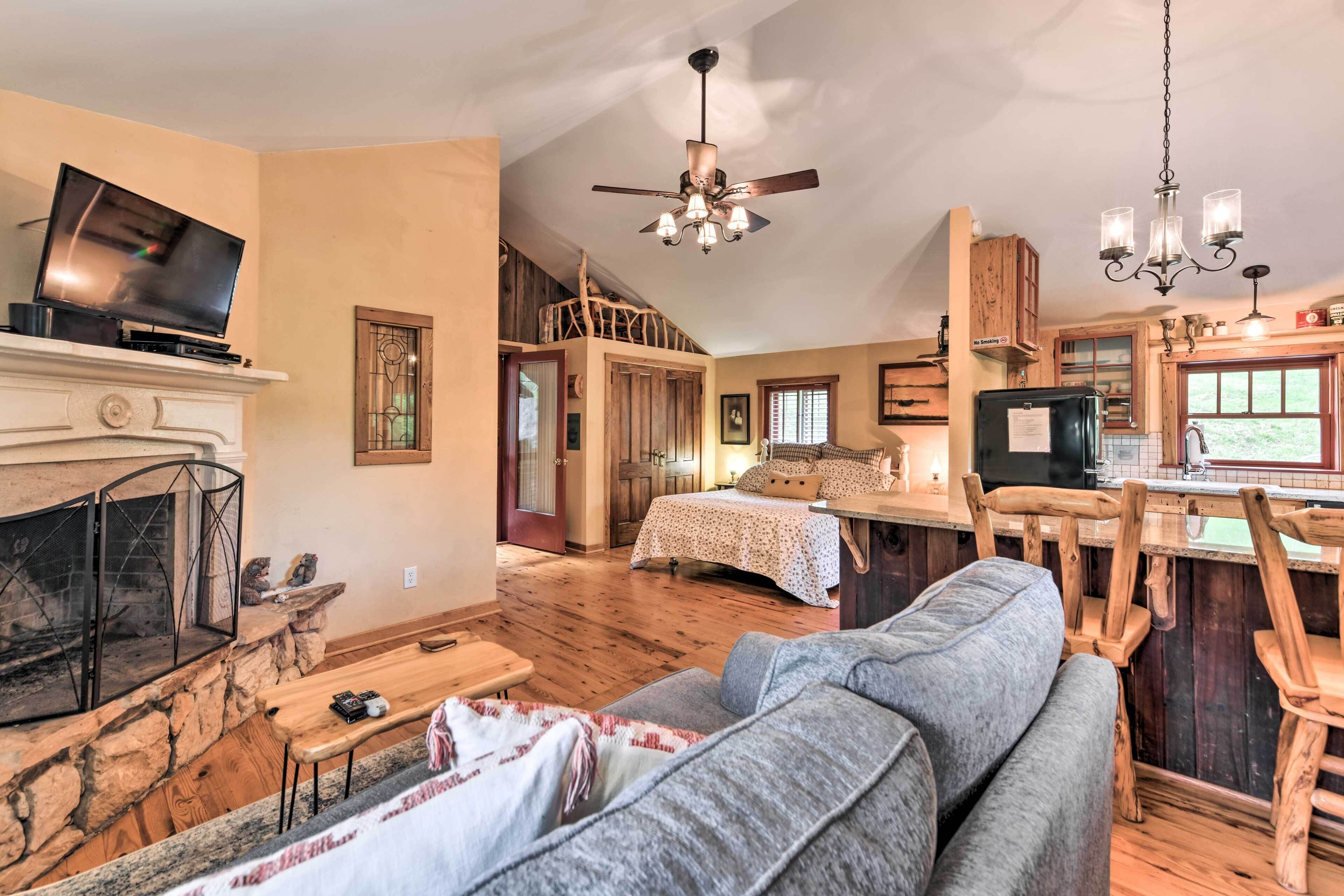 'Baby Bear' Clyde Cabin on Mountain Farm!