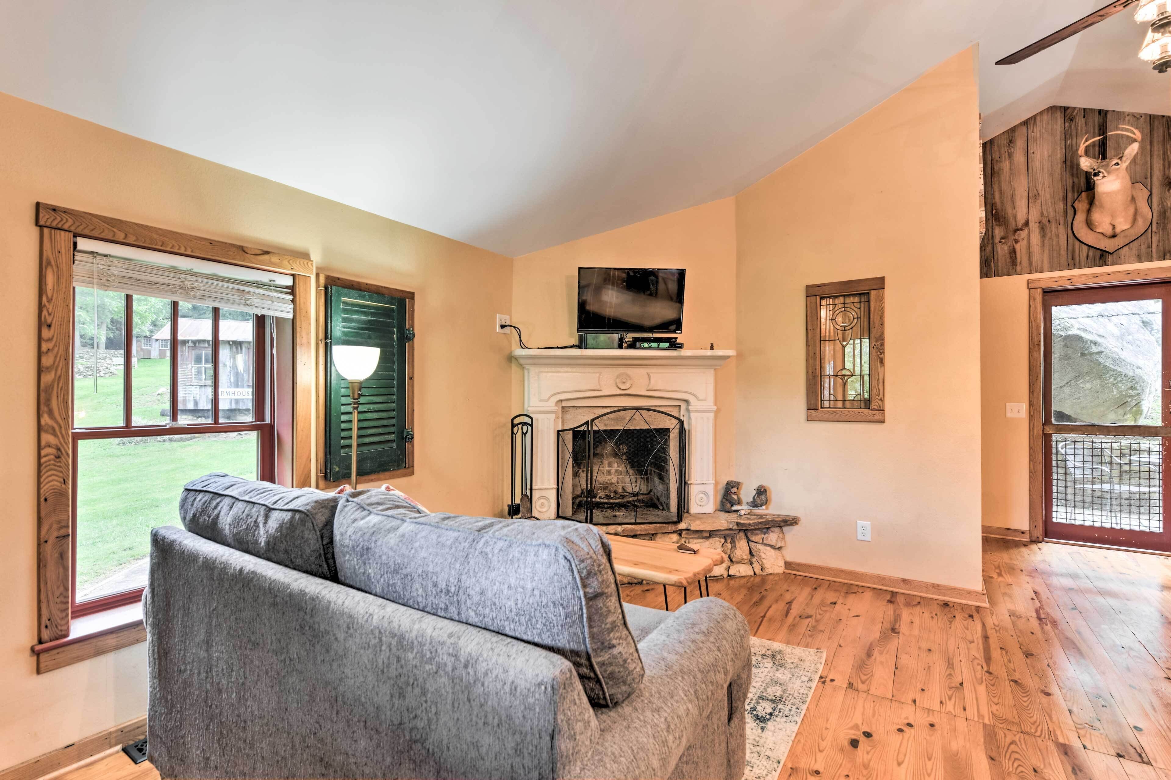 'Baby Bear' Clyde Cabin on Mountain Farm!