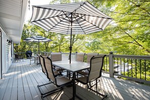 Outdoor dining - Ideal Cove with Amazing Dock, Kayaks & Fire Pit (Sunrise Beach)