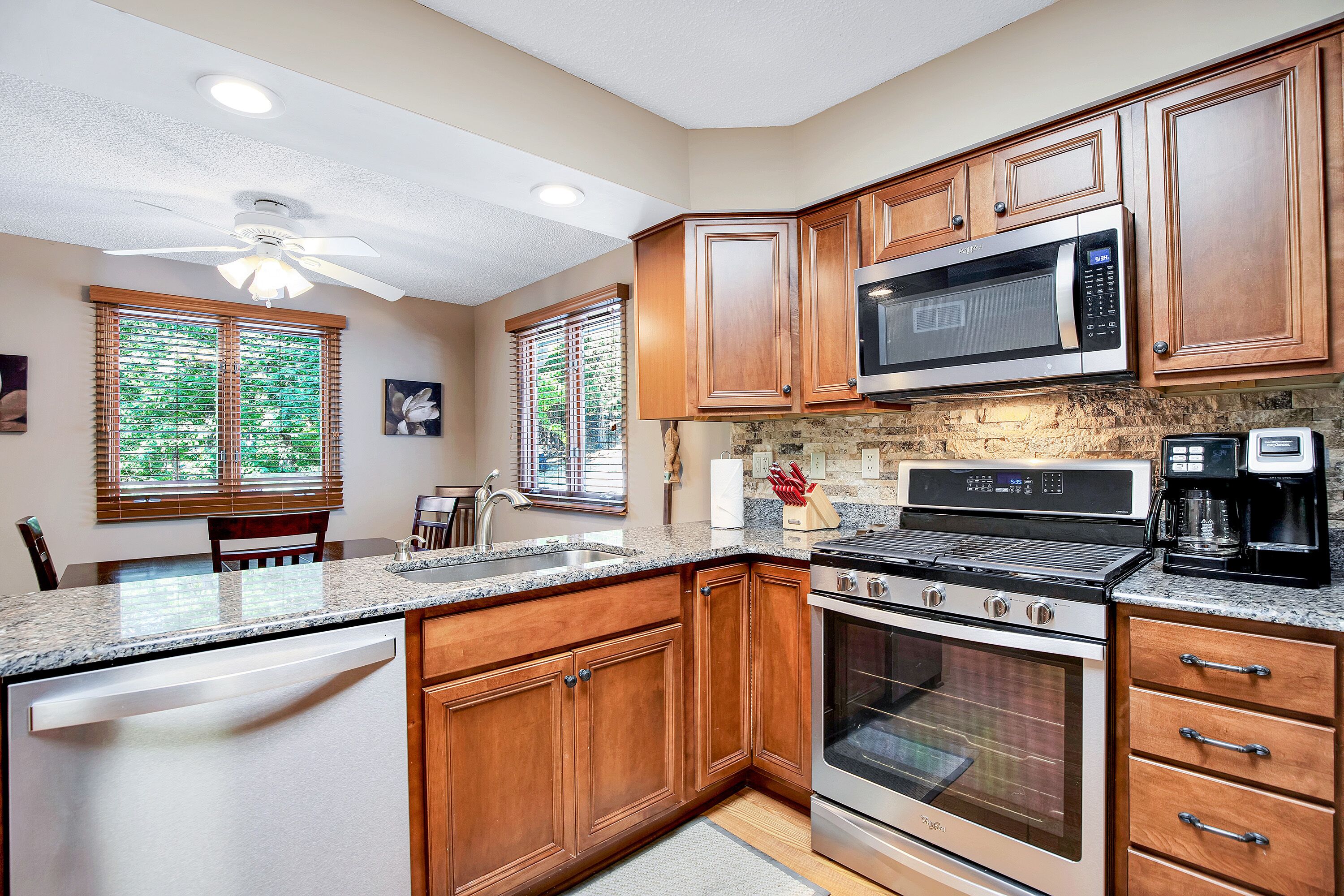 Ideal Cove with Amazing Dock, Kayaks & Fire Pit